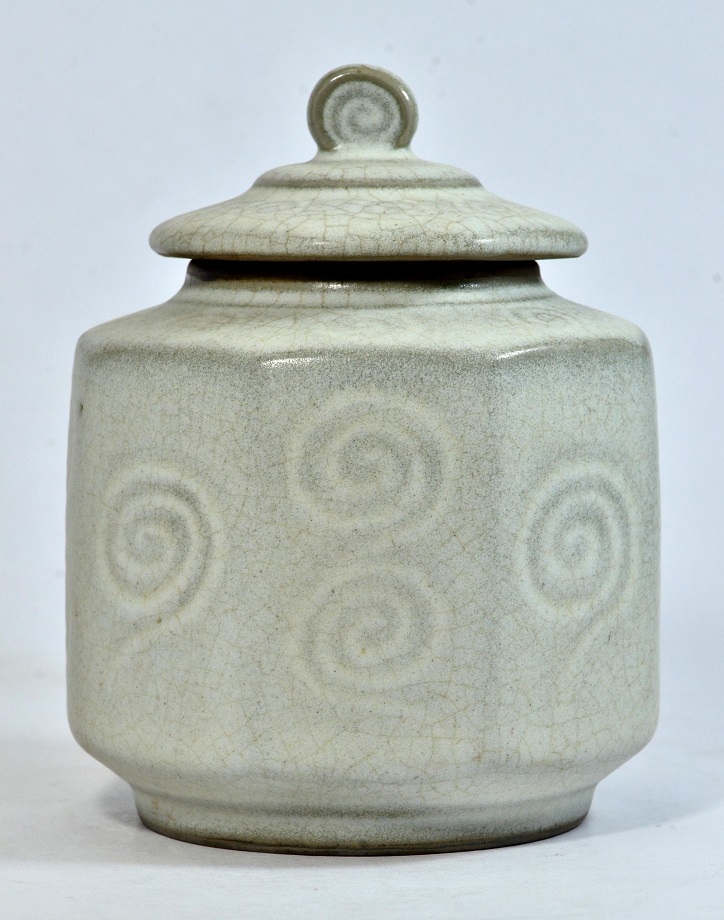 White Octagonal Covered Box, Song Dynasty